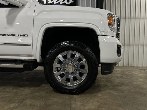 Used 2017 GMC Sierra 2500 Denali w/ Duramax Plus Package image 4