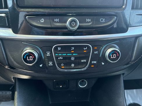Used 2019 Chevrolet Traverse LT w/ LT Premium Package AWD/4WD image 24