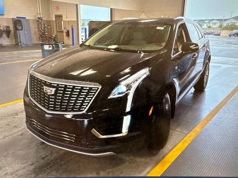 Used 2021 Cadillac XT5 Premium Luxury FWD image 3