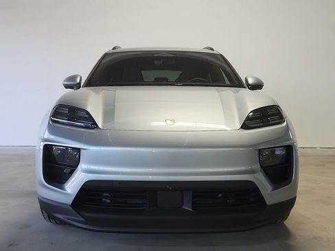 New 2026 Porsche Macan 4 Electric image 8