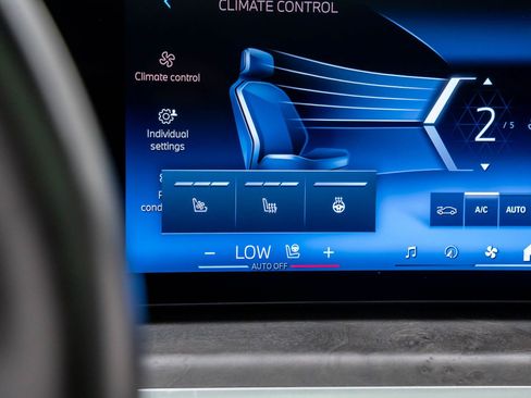 Certified 2024 BMW X7 xDrive40i w/ Executive Package image 28