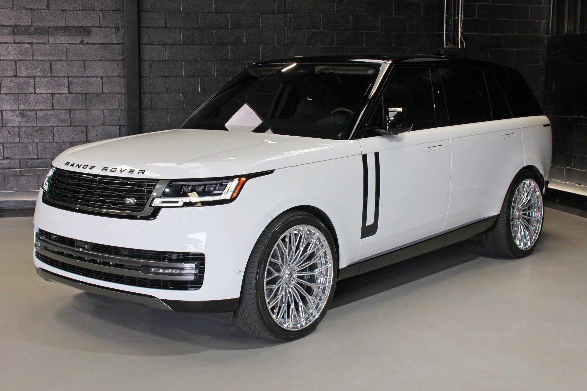 Used 2023 Land Rover Range Rover Long Wheelbase Autobiography AWD/4WD image 7
