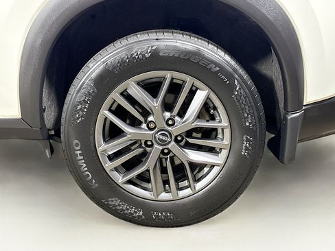 Used 2023 Nissan Rogue S AWD/4WD image 27