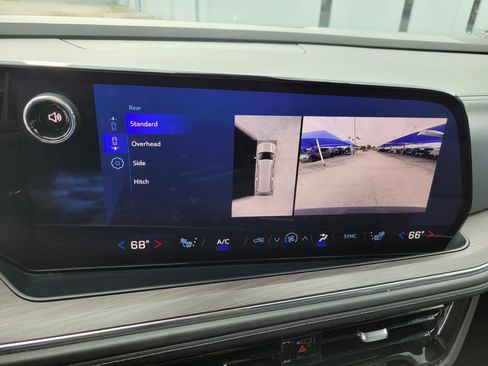 Used 2025 Chevrolet Suburban Z71 AWD/4WD image 25