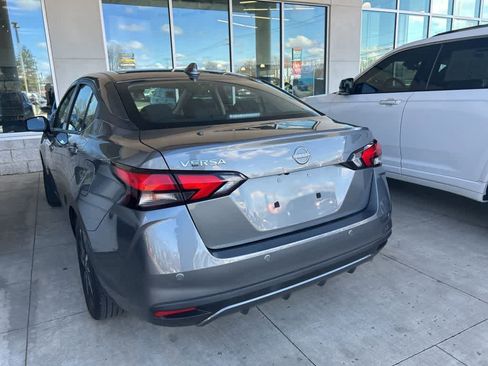 Used 2025 Nissan Versa SV image 9