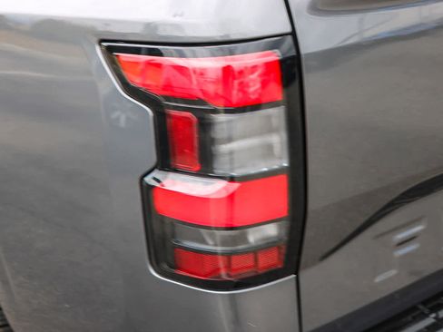 Used 2023 Nissan Frontier SV AWD/4WD image 9