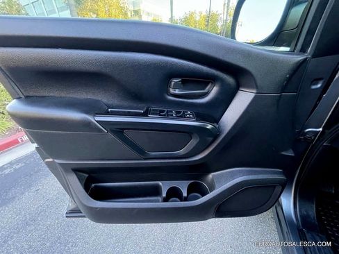 Used 2017 Nissan Titan S image 33