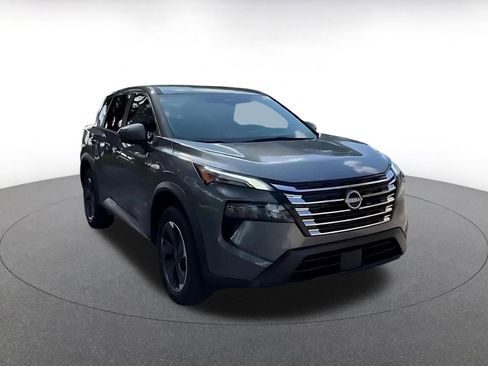 Used 2025 Nissan Rogue SV AWD/4WD image 2