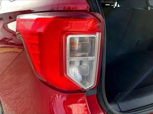 Used 2022 Ford Explorer XLT w/ Equipment Group 202A image 29