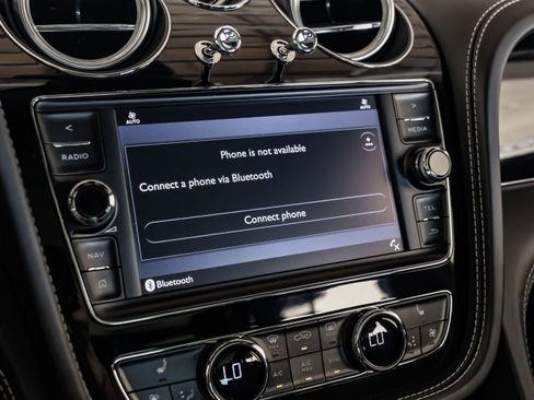 Used 2017 Bentley Bentayga image 32