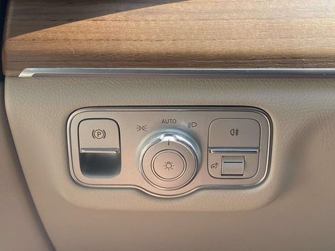 Used 2024 Mercedes-Benz GLE 350 4MATIC image 34