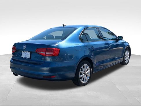 Used 2015 Volkswagen Jetta SE FWD image 4