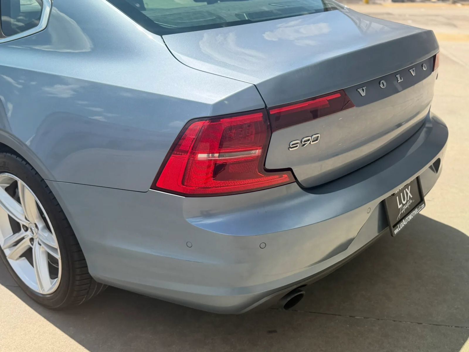 Used 2018 Volvo S90 T5 Momentum w/ Convenience Package FWD image 12
