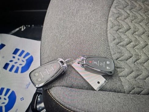 Used 2024 Chevrolet Equinox LT w/ LPO, Floor Liner Package FWD image 9