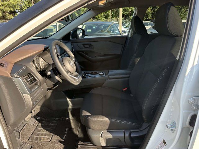 Used 2023 Nissan Rogue S AWD/4WD image 15
