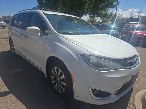 Used 2020 Chrysler Pacifica Touring-L Plus FWD image 2