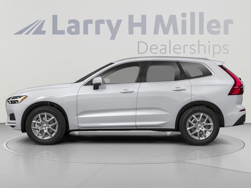 Used 2018 Volvo XC60 T5 Momentum w/ Vision Package AWD/4WD image 4