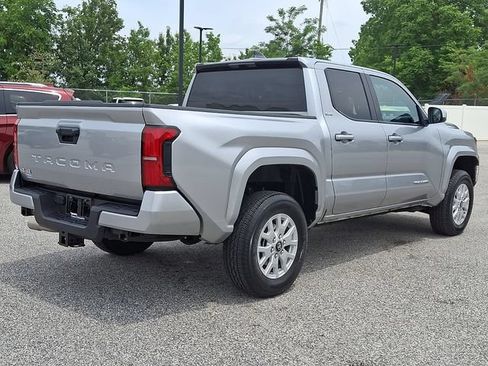 Used 2024 Toyota Tacoma SR5 AWD/4WD image 9