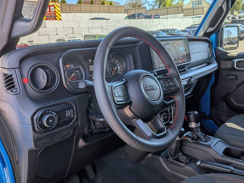 Used 2024 Jeep Wrangler Unlimited Rubicon w/ XTREMEE 35" Tire Package AWD/4WD image 9