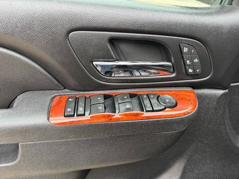 Used 2011 GMC Yukon SLT w/ SLT-2 Equipment Package image 10