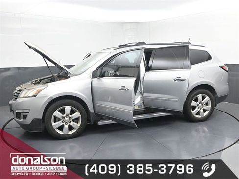 Used 2017 Chevrolet Traverse LT w/ Style and Technology Package image 22