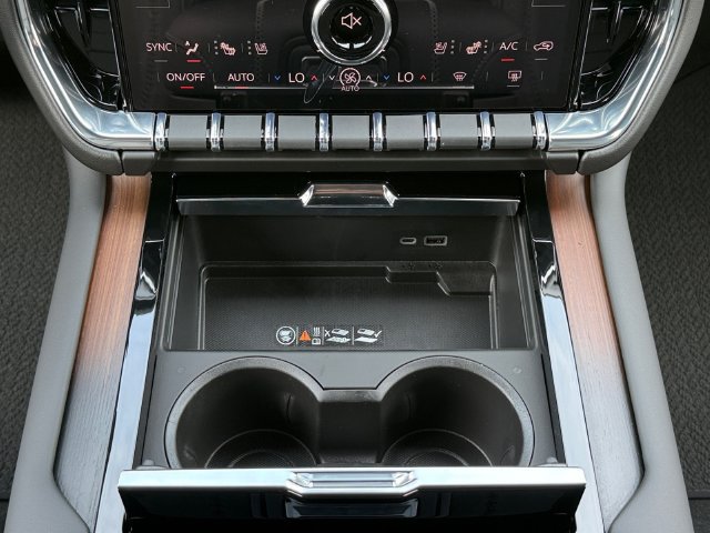 New 2026 GMC Yukon Denali w/ Sun & Power Step Package AWD/4WD image 18