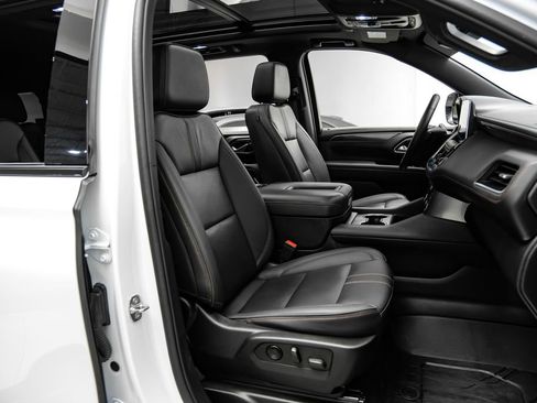 Used 2024 Chevrolet Suburban RST w/ Luxury Package AWD/4WD image 44