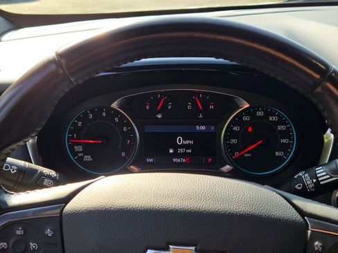 Certified 2022 Chevrolet Traverse LT FWD image 36