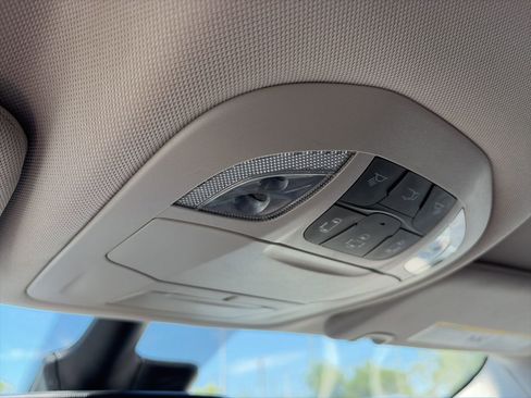 Used 2023 Chrysler Pacifica Touring-L image 19