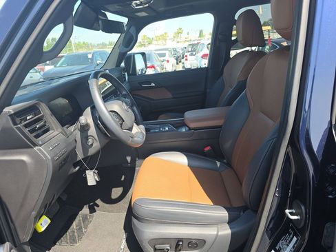 Used 2025 Lexus GX 550 w/ Cold Area Package image 4