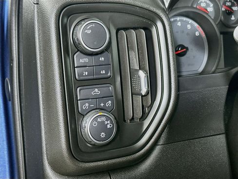 Used 2019 Chevrolet Silverado 1500 Custom Trail Boss w/ Custom Convenience Package AWD/4WD image 10