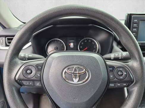 Used 2021 Toyota RAV4 LE FWD image 13