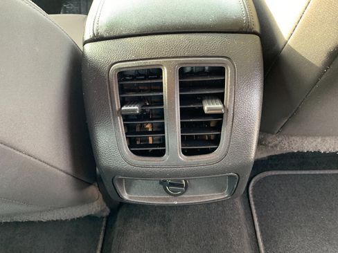 Used 2013 Ford Taurus SEL image 32