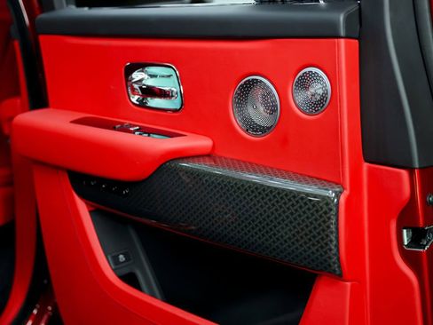 Used 2022 Rolls-Royce Cullinan Black Badge w/ Dark Exterior Package image 31