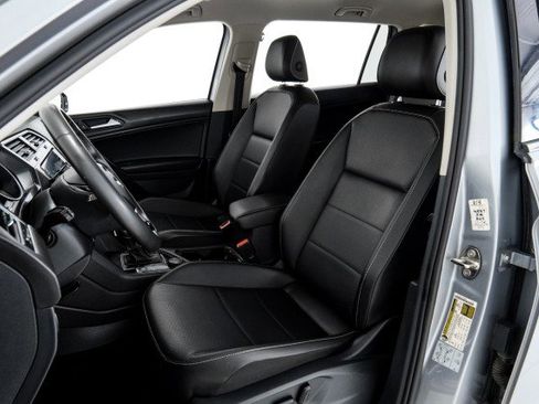 Used 2021 Volkswagen Tiguan SE R-Line image 32