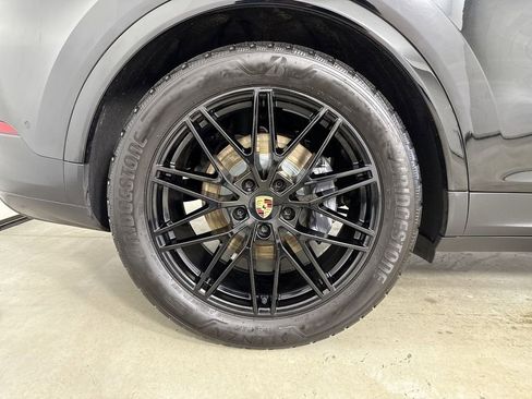 Certified 2024 Porsche Cayenne Coupe AWD/4WD image 16