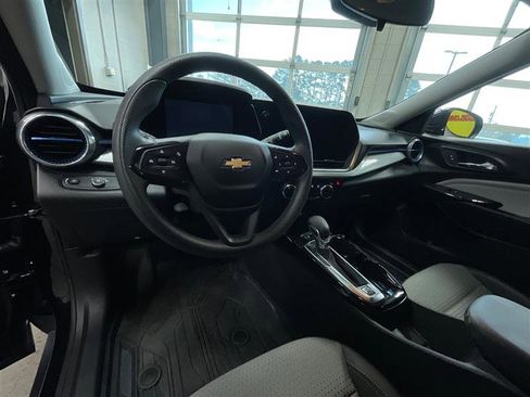 Used 2024 Chevrolet Trax LT image 12