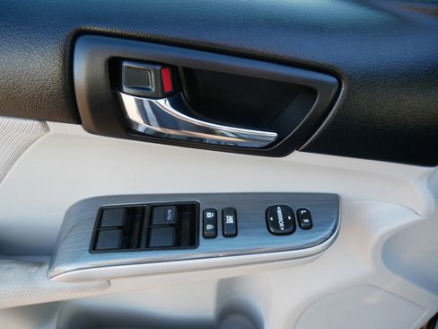 Used 2012 Toyota Camry XLE w/ Convenience Pkg image 17