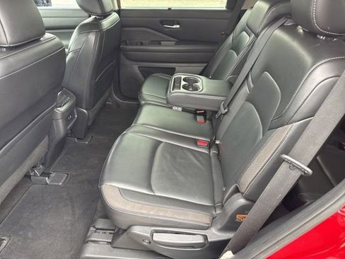 Used 2023 Nissan Pathfinder SL AWD/4WD image 16