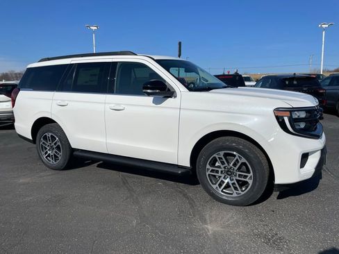 New 2026 Ford Expedition Active AWD/4WD image 2