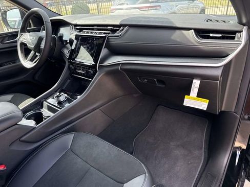New 2025 Jeep Grand Cherokee Altitude RWD image 29