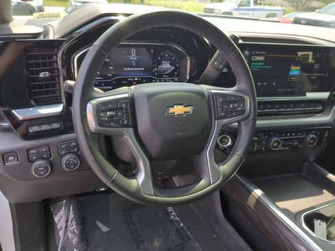 Used 2024 Chevrolet Silverado 2500 LTZ w/ LTZ Convenience Package AWD/4WD image 18