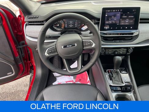 Used 2024 Jeep Compass Latitude w/ Sun and Sound Group image 21