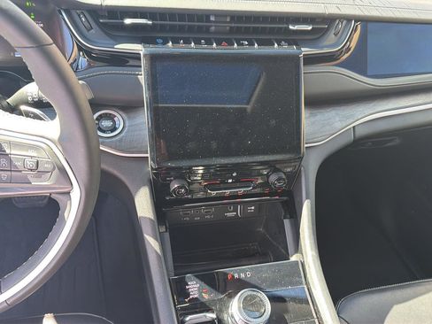 Used 2022 Jeep Grand Cherokee Limited 4xe image 9