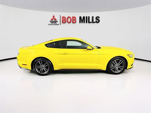 Used 2017 Ford Mustang Premium image 8