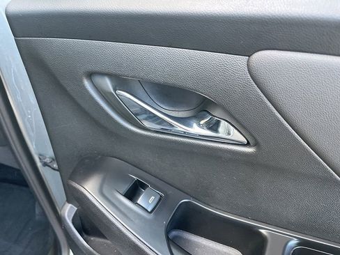 Used 2023 Chevrolet Traverse LT image 55