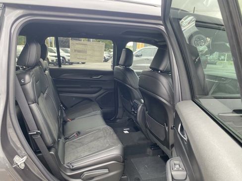 New 2025 Jeep Grand Cherokee L Altitude image 32