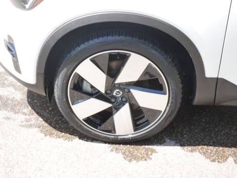 Certified 2023 Volvo C40 P8 Recharge Ultimate w/ Protection Package Premier AWD/4WD image 10