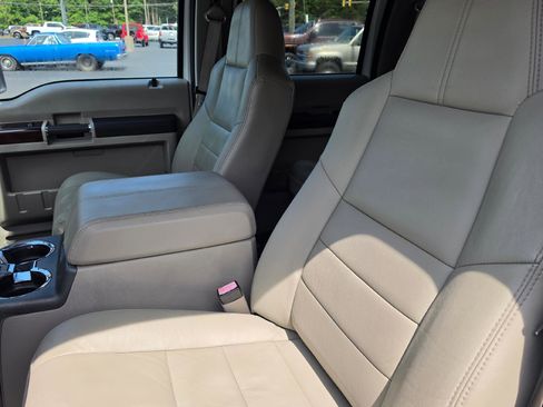 Used 2010 Ford F250 XL AWD/4WD image 9