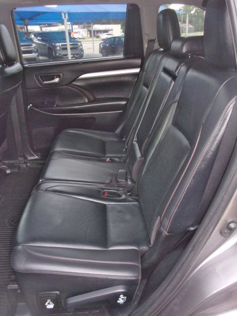 Used 2019 Toyota Highlander XLE AWD/4WD image 26